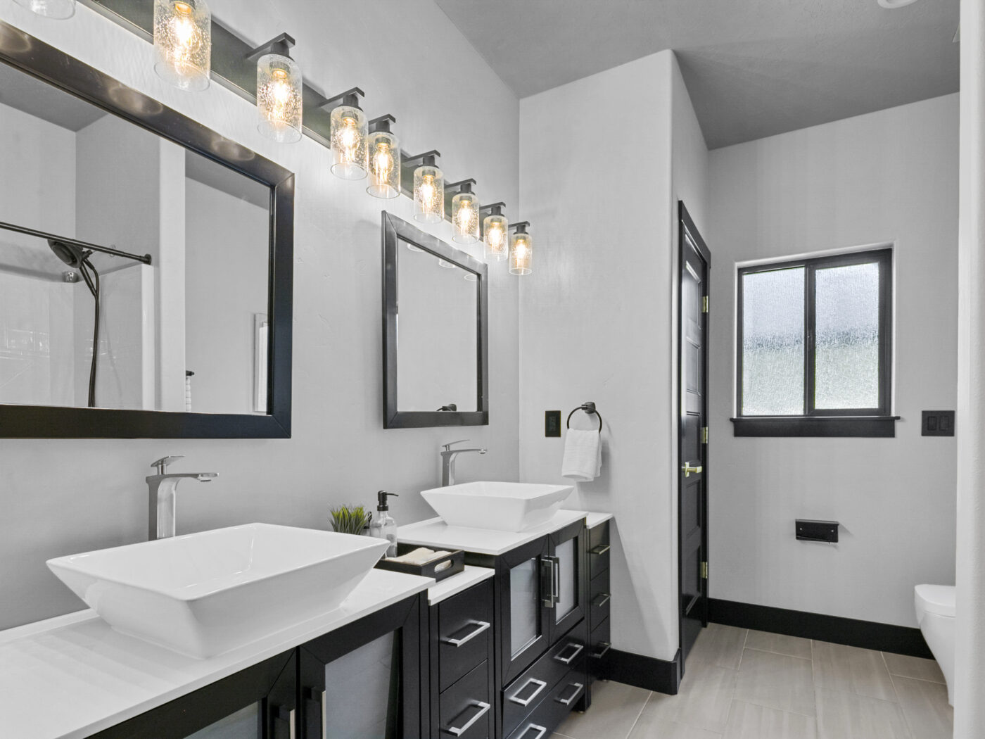 Treasure Valley Home Staging - Bear Claw Bathroom 4