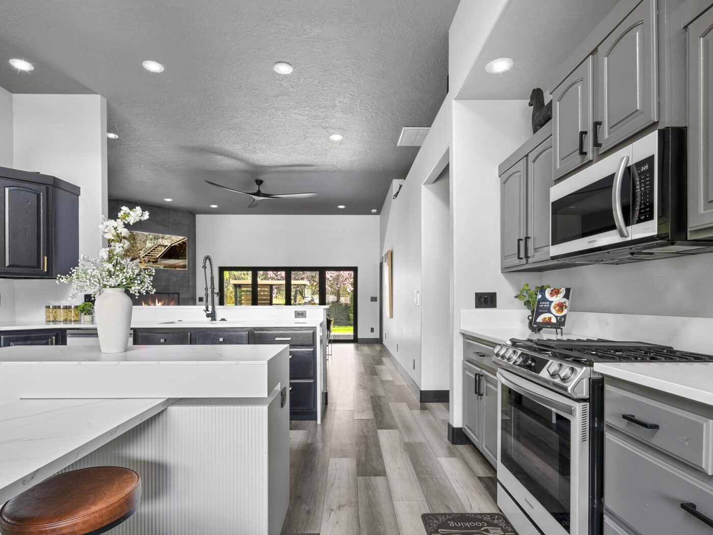 Treasure Valley Home Staging - Bear Claw Kitchen 2