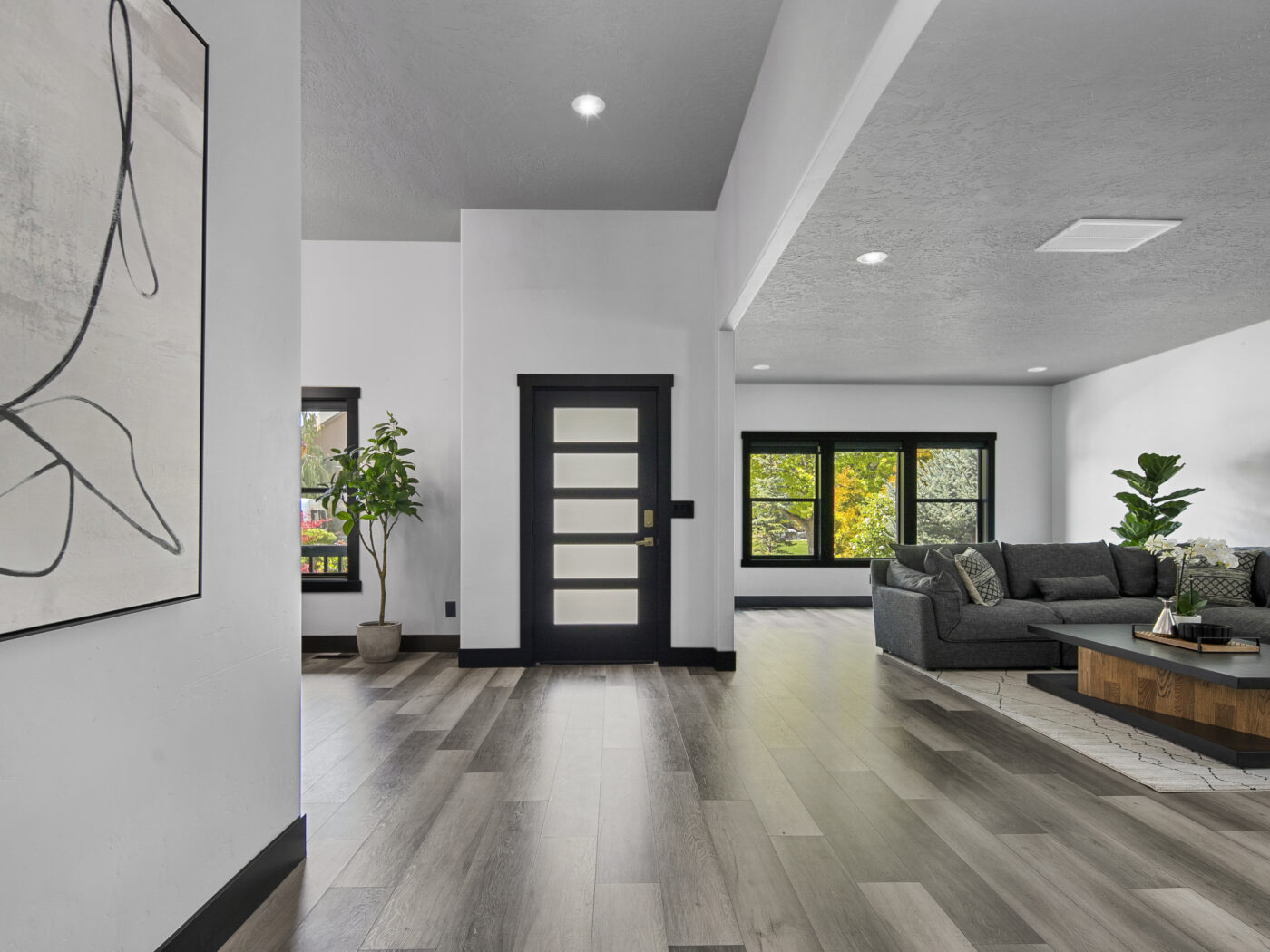 Treasure Valley Home Staging - Bear Claw Entry