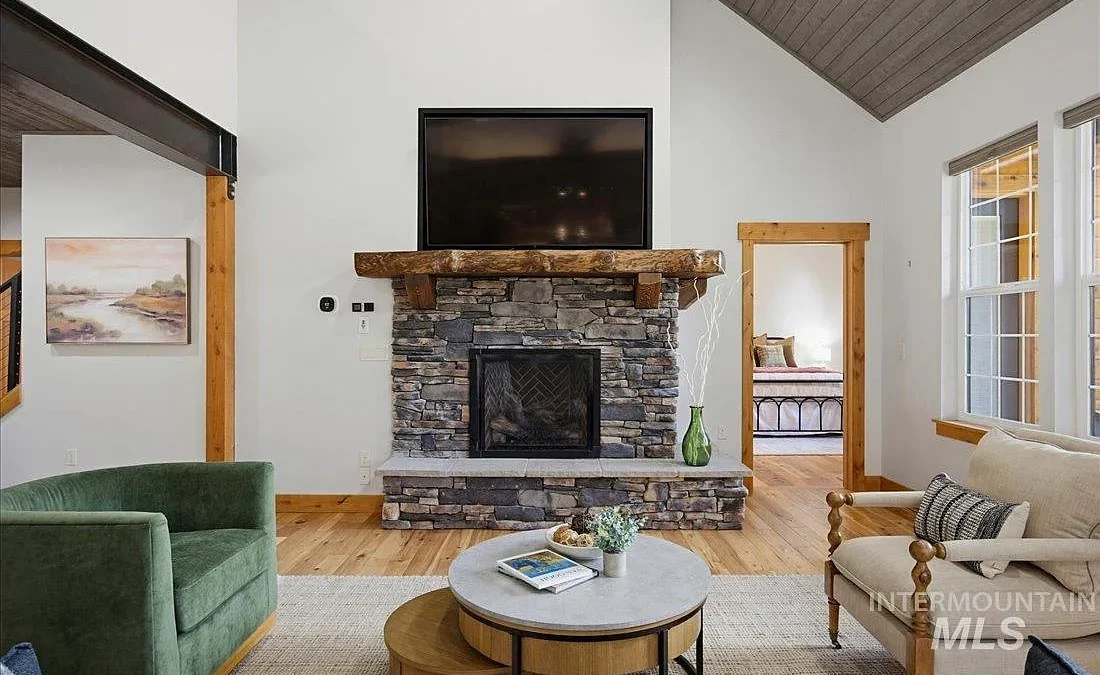 1051 Bitterroot Dr McCall - Turnkey Home Staging 3